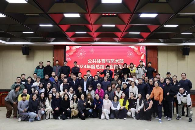 傅园慧从奥运冠军到浙大教师：她的转型故事